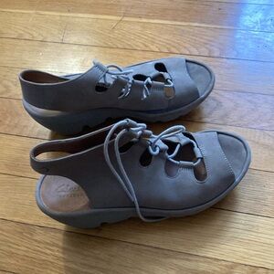 Clarks Women's Gray Sandals